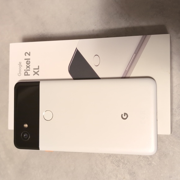 Google Pixel 2 XL 64GB in White (Used) - Picture 2 of 3